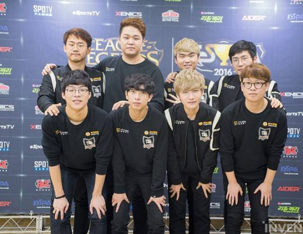 篮板均位居 篮板均位居